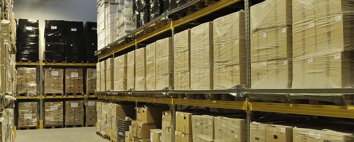 Lagerhalle mit eingelagerten Akten